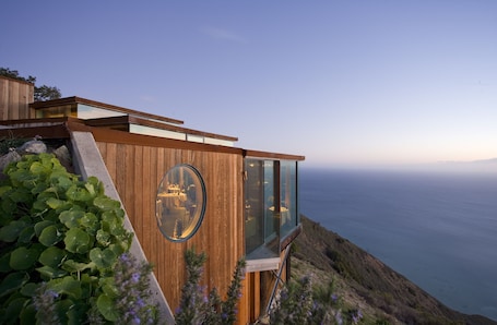 Building design. Post Ranch Inn