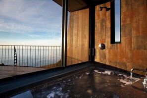 Combined shower/tub, deep soaking tub, designer toiletries, hair dryer