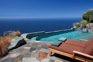 3 outdoor pools, pool umbrellas, pool loungers