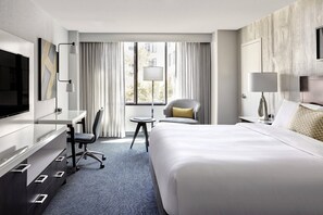 Room, 1 King Bed, Courtyard View | Premium bedding, pillowtop beds, in-room safe, desk - Marriott San Francisco Fisherman's Wharf (San Francisco)