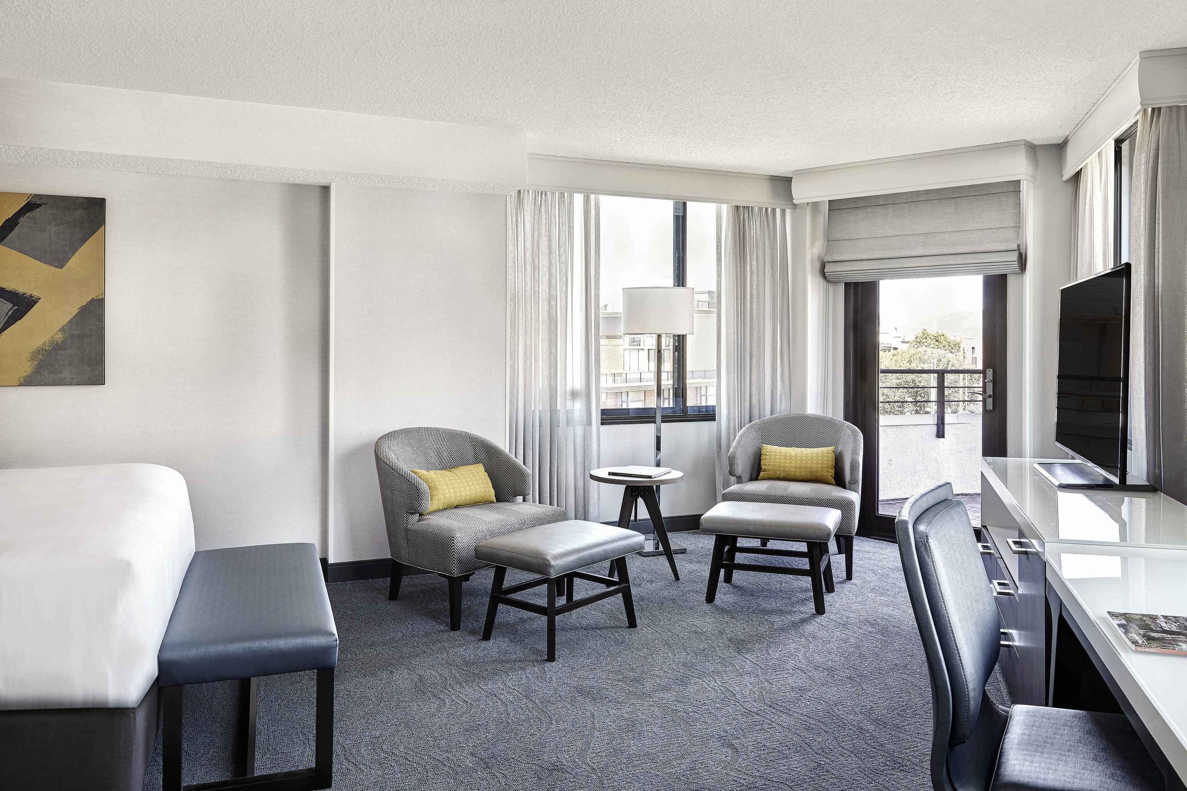 Junior Suite, 1 King Bed | Premium bedding, pillowtop beds, in-room safe, desk