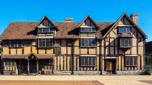 A traditional half-timbered building with multiple windows and a prominent entrance. - Holiday Inn Leamington Spa - Warwick by IHG (Warwick)