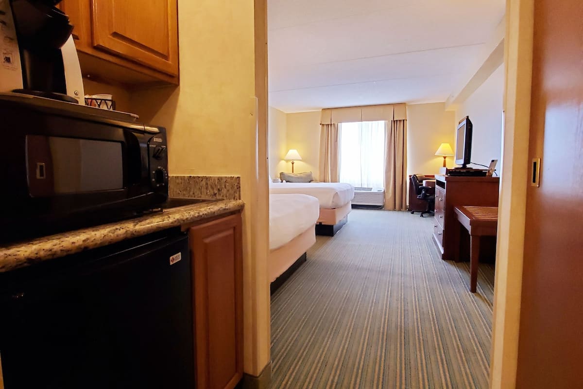 standard room, 2 queen beds, non smoking | in-room safe, desk, blackout curtains, iron/ironing board