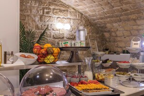 Daily buffet breakfast for a fee - Hôtel Saint Martin Bastille (Paris)