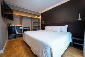 Junior Suite, 1 King Bed | Premium bedding, minibar, in-room safe, desk