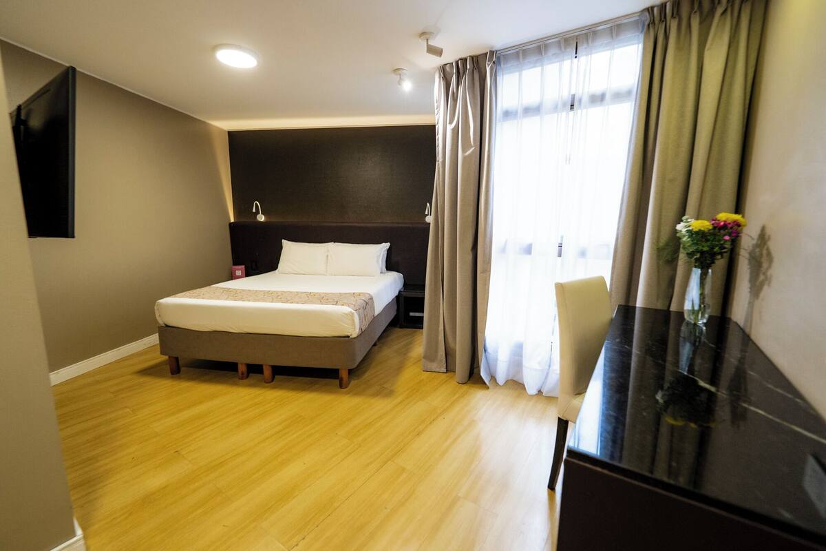 Standard Room, 1 Queen Bed