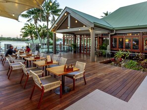Breakfast and dinner served - Novotel Sunshine Coast Resort (Twin Waters)