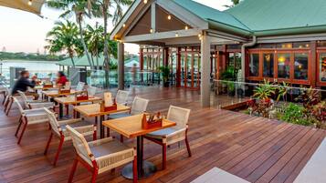 Con vista a la alberca, abre todos los días