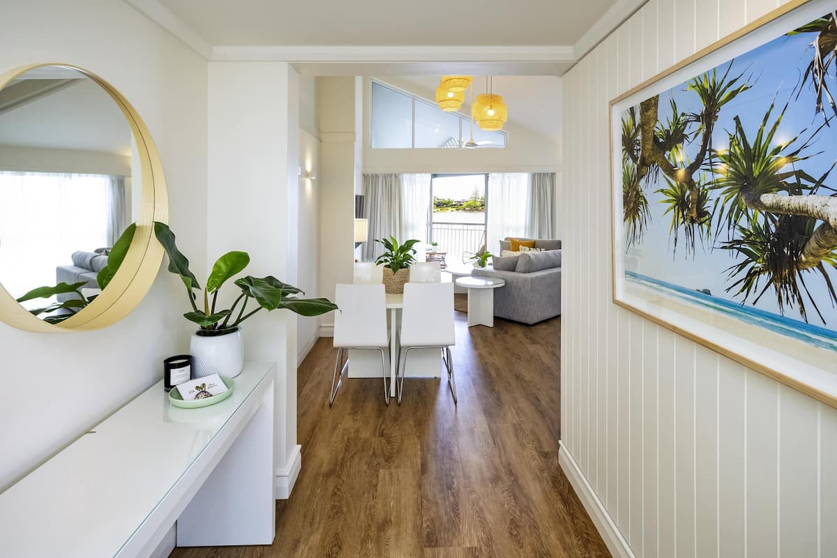 Bungalow - 1 dubbelsÀng - ovan vatten | 1 sovrum, individuell inredning, skrivbord och arbetsyta för laptop