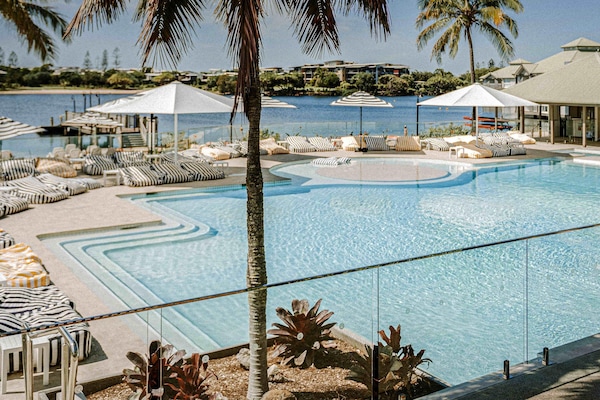 Outdoor pool, pool umbrellas