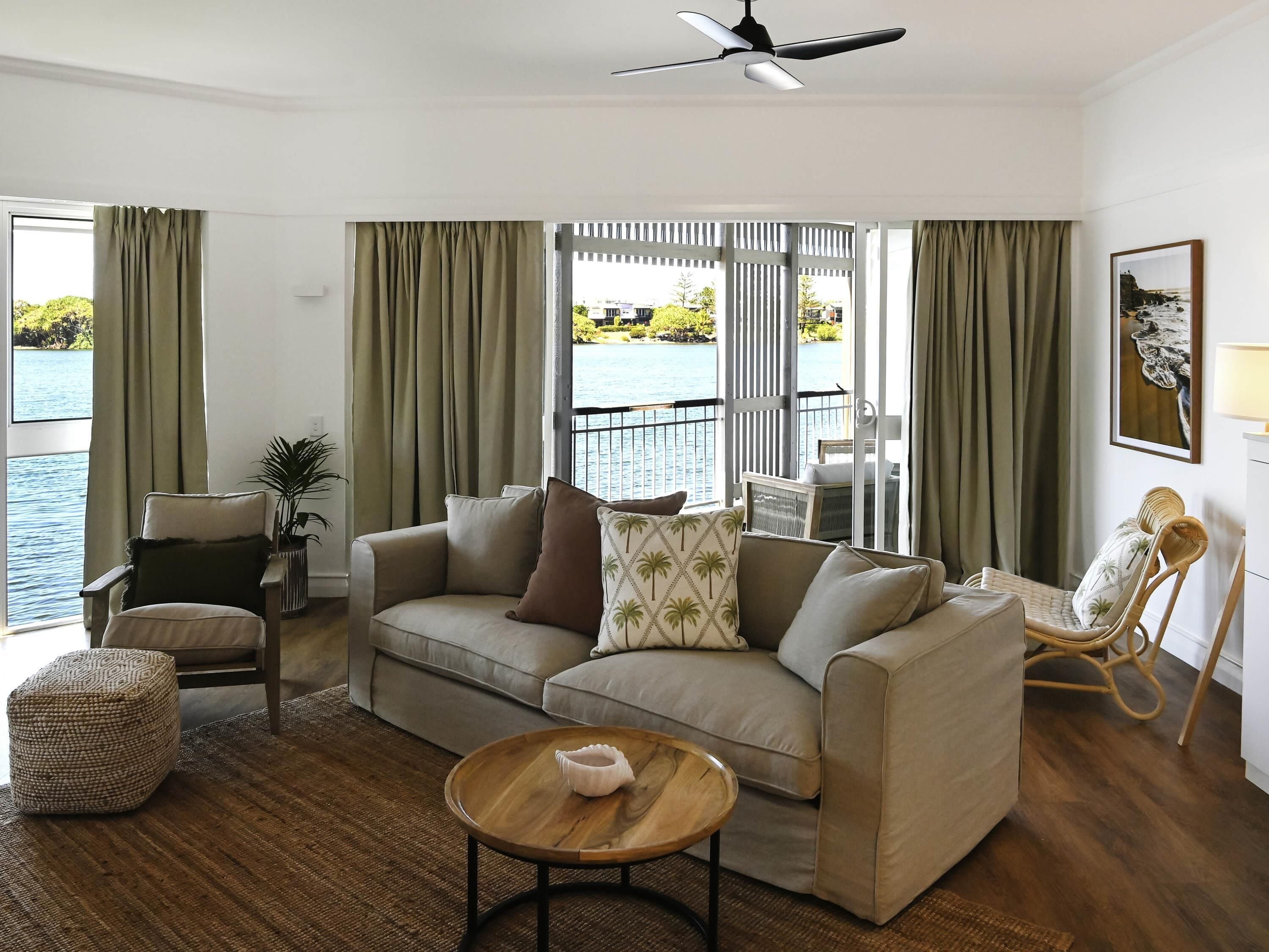 Bungalow Deluxe, 1 letto matrimoniale, sull'acqua | Con stile personalizzato, una scrivania, postazione laptop