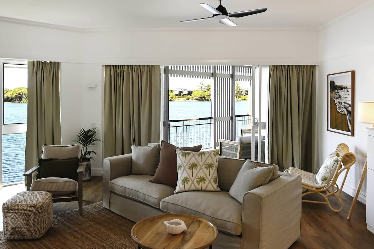 Deluxe Bungalow, 1 Double Bed, Overwater