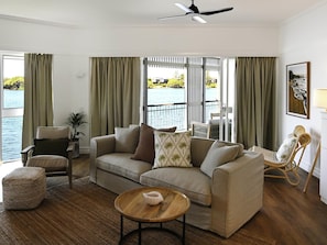 Bungalow Deluxe, 1 letto matrimoniale, sull'acqua | Con stile personalizzato, una scrivania, postazione laptop