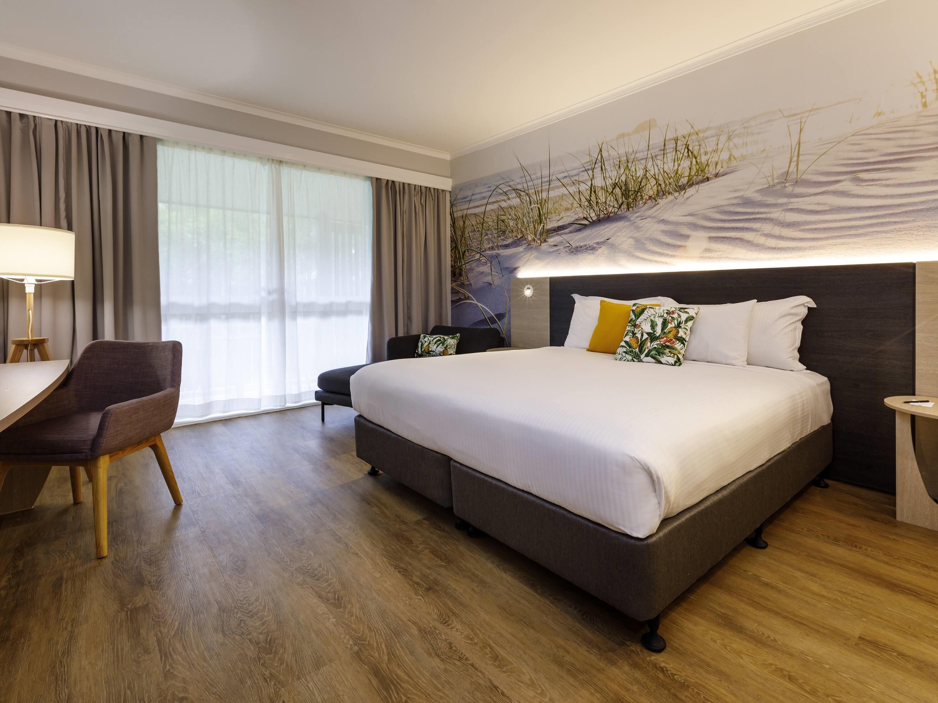 Habitación ejecutiva, 1 cama King size, vista al jardín | Decoración personalizada, escritorio y espacio para trabajar con laptop 