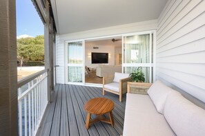 Deluxe bungalow, 1 tweepersoonsbed, boven het water | Terras