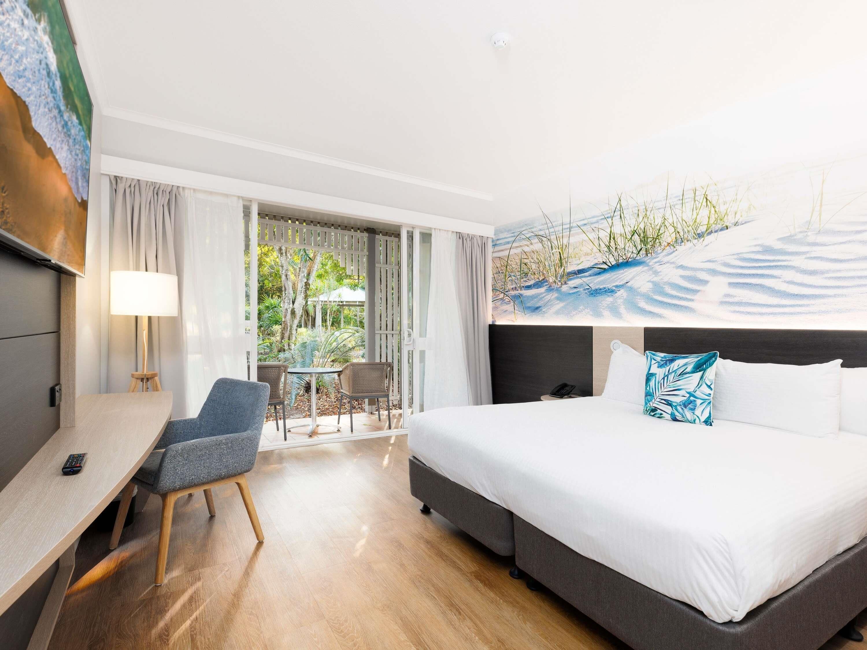 Habitación ejecutiva, 1 cama matrimonial y sofá cama | Decoración personalizada, escritorio y espacio para trabajar con laptop 