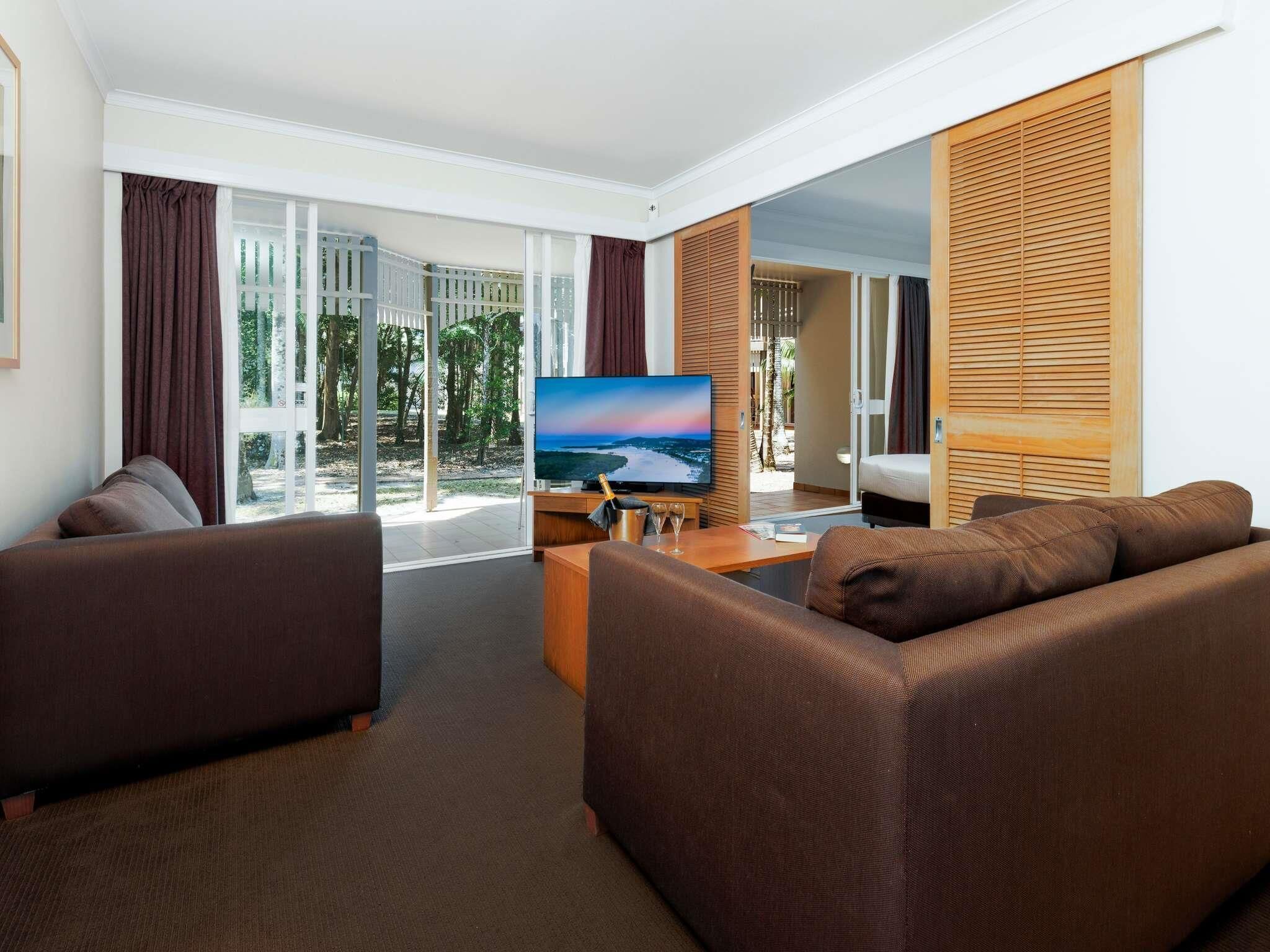Suite, Garden View | Individually decorated, desk, laptop workspace, iron/ironing board
