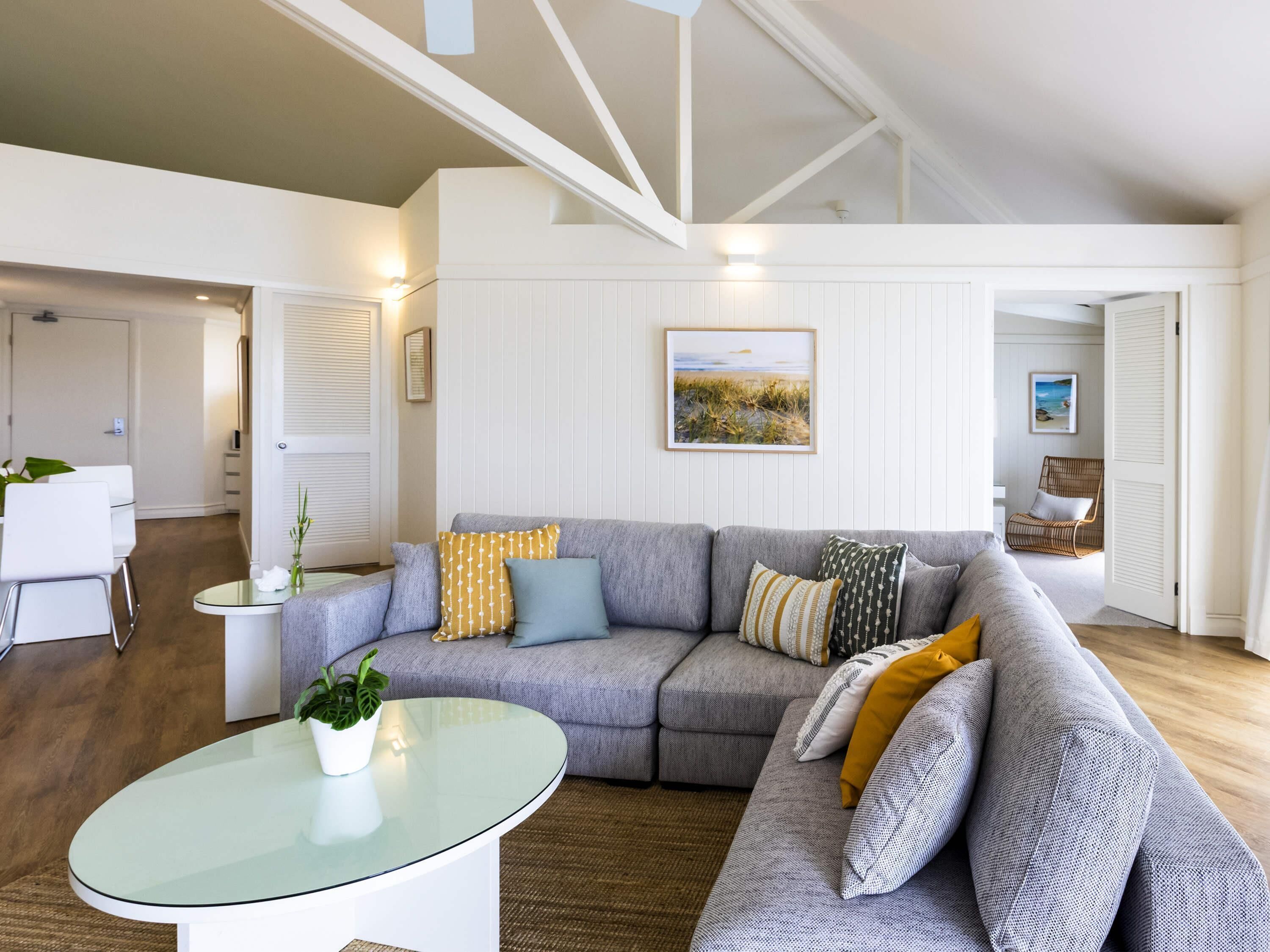 Bungalow, 1 cama matrimonial, sobre el agua | Decoración personalizada, escritorio y espacio para trabajar con laptop 