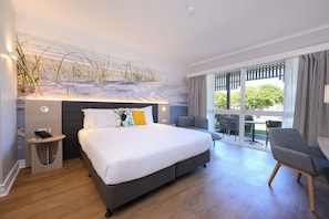 Executive kamer, 1 kingsize bed, uitzicht op lagune | 1 slaapkamer, individueel gedecoreerd, een bureau, een laptopwerkplek