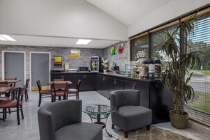 Café da manhã com buffet grátis todos os dias