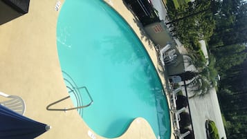 Piscine extérieure (ouverte en saison)