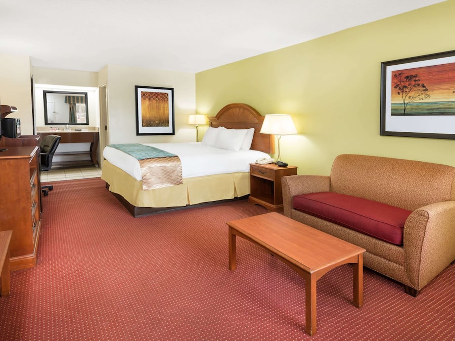 Desk, iron/ironing board, free WiFi, bed sheets