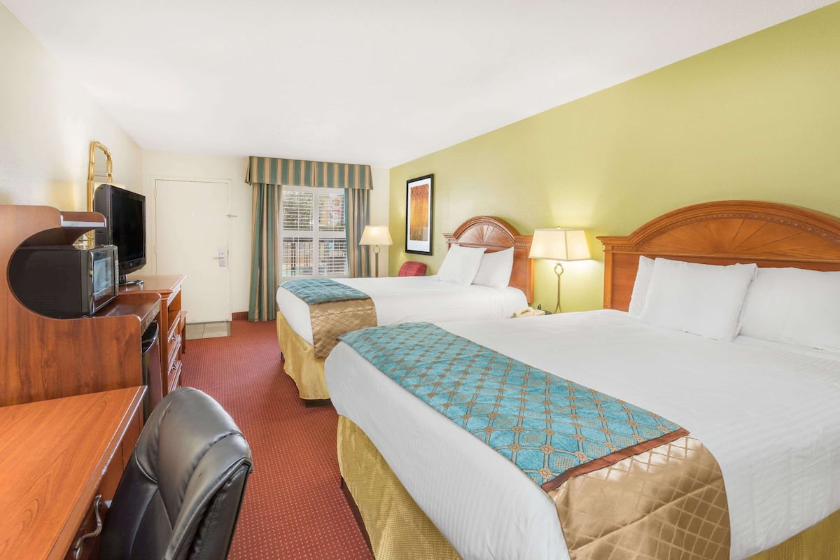 Desk, iron/ironing board, free WiFi, bed sheets