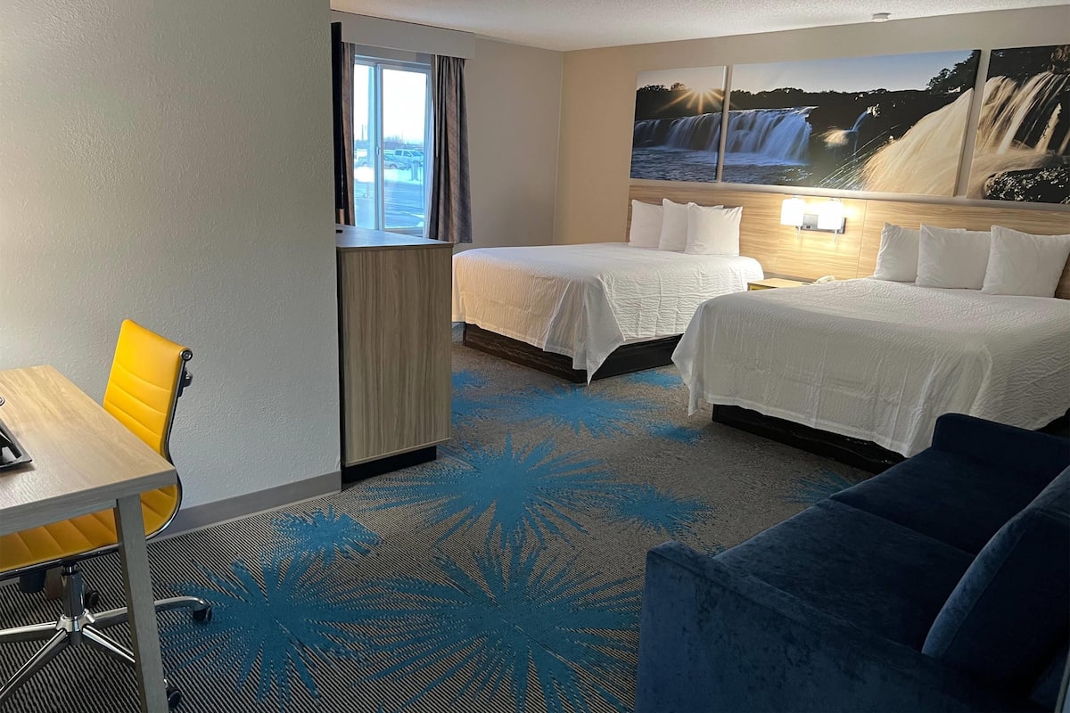 Deluxe Room, Multiple Beds, Non Smoking