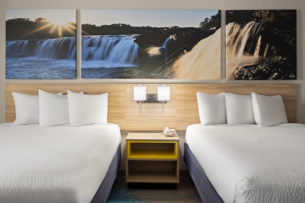 In-room safe, soundproofing, cribs (free), bed sheets