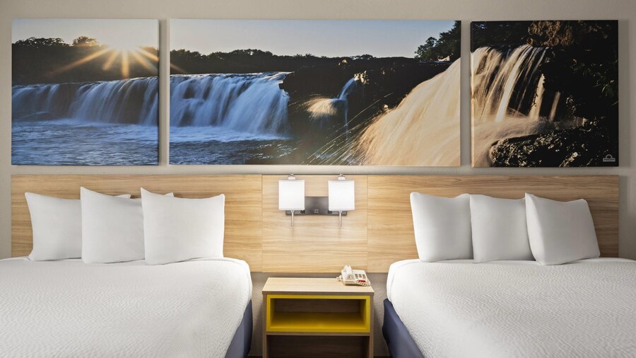 Days Inn by Wyndham Jamestown