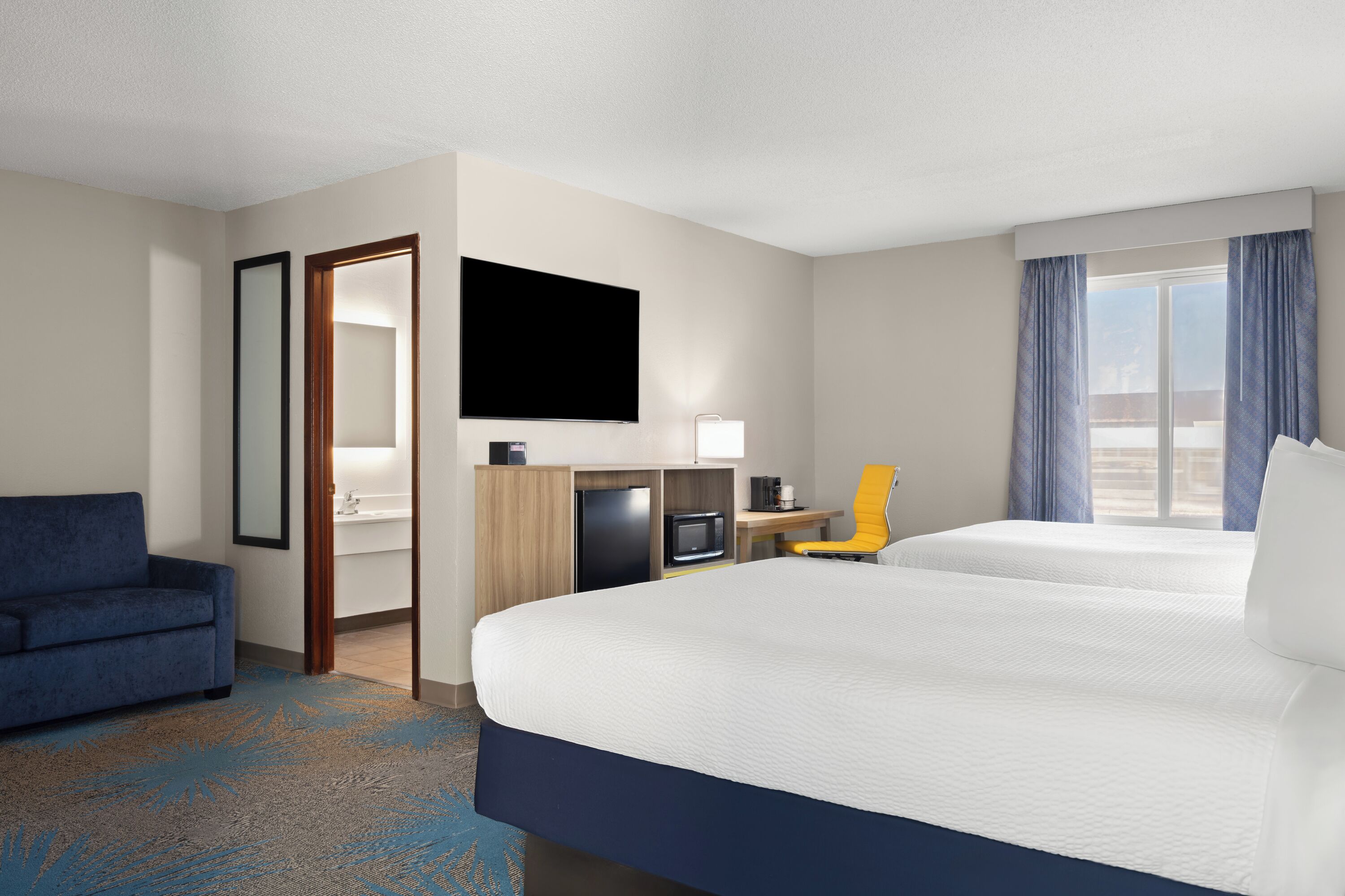 In-room safe, soundproofing, free cribs/infant beds, bed sheets