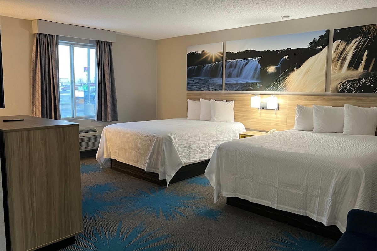 Deluxe Room, 2 Queen Beds, Non Smoking