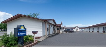 Days Inn by Wyndham Jamestown