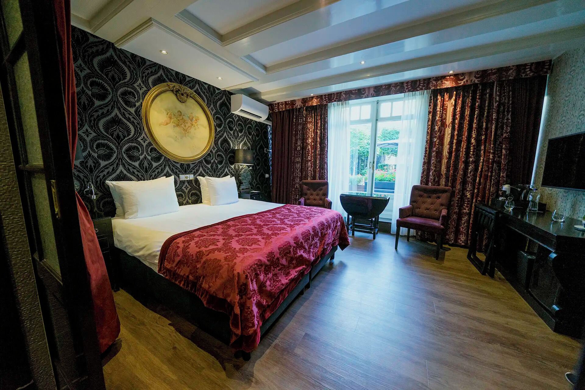 Deluxe Room, Garden View | Premium bedding, free minibar, in-room safe, individually decorated