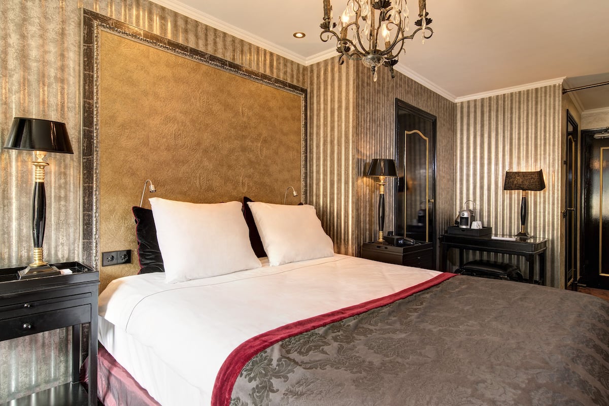 Double Room | 1 bedroom, premium bedding, free minibar, in-room safe