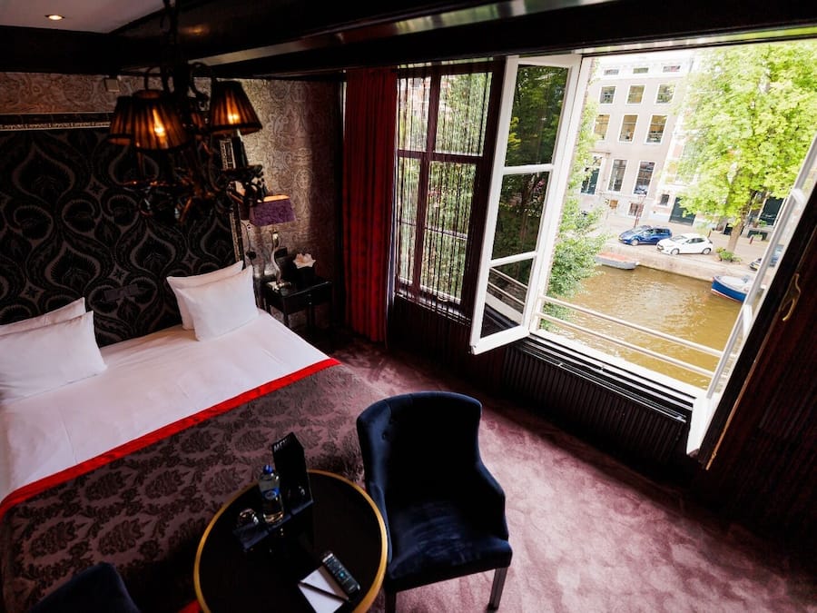Luxe beddengoed, een gratis minibar, een kluis op de kamer