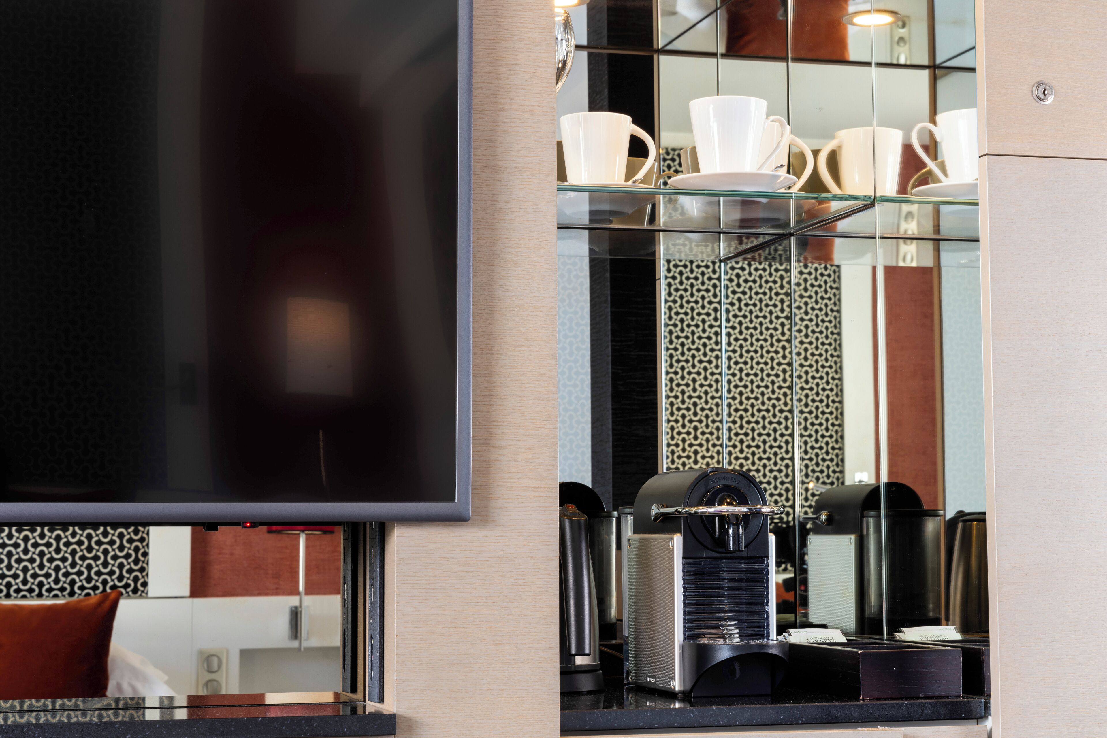 superior room | premium bedding, minibar, in-room safe, blackout curtains