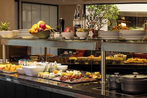 Daily continental breakfast (EUR 24 per person)