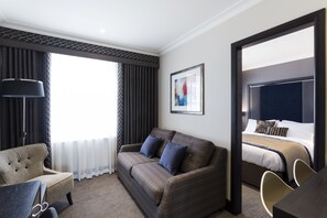 Deluxe Suite (Double) | Living area