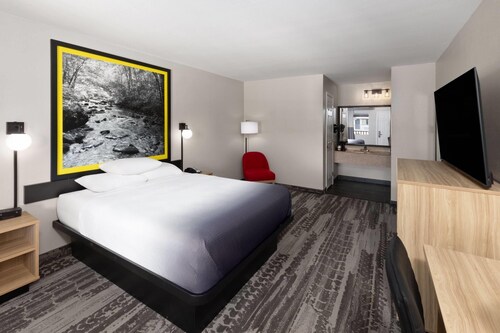 Super 8 by Wyndham Temple S. General Bruce