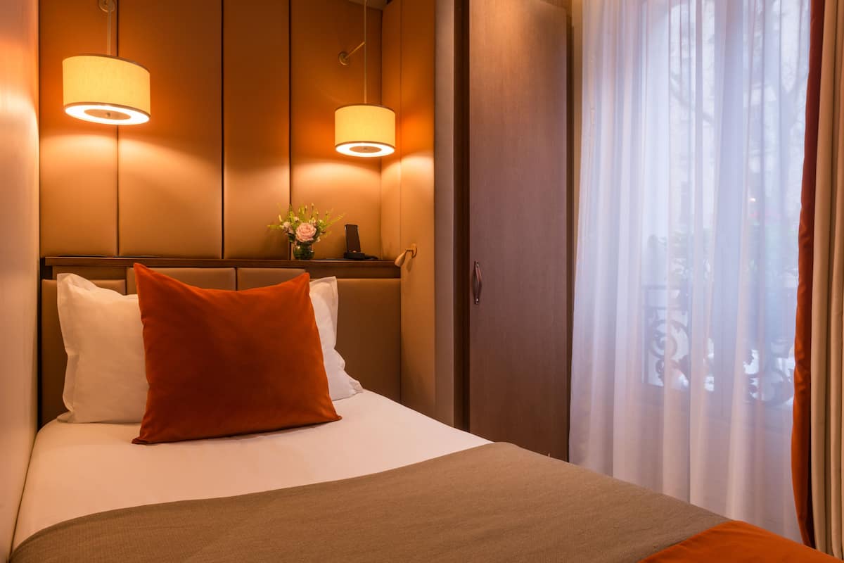 Classic Single Room | Premium bedding, in-room safe, blackout curtains, soundproofing