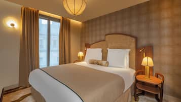 Chambre Executive | Baño | Regadera tipo lluvia y amenidades de baño de diseñador