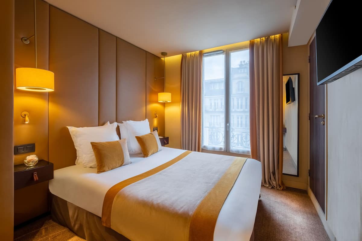 Chambre Classique | Literie de qualité supérieure, coffres-forts dans les chambres