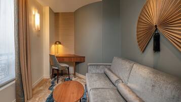 Suite junior | Ropa de cama de alta calidad y caja de seguridad en la habitación