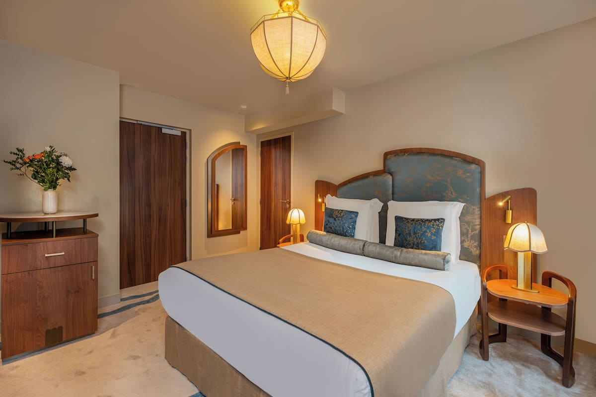 Chambre Executive Vue Tour Eiffel | Premium bedding, in-room safe, blackout drapes, soundproofing