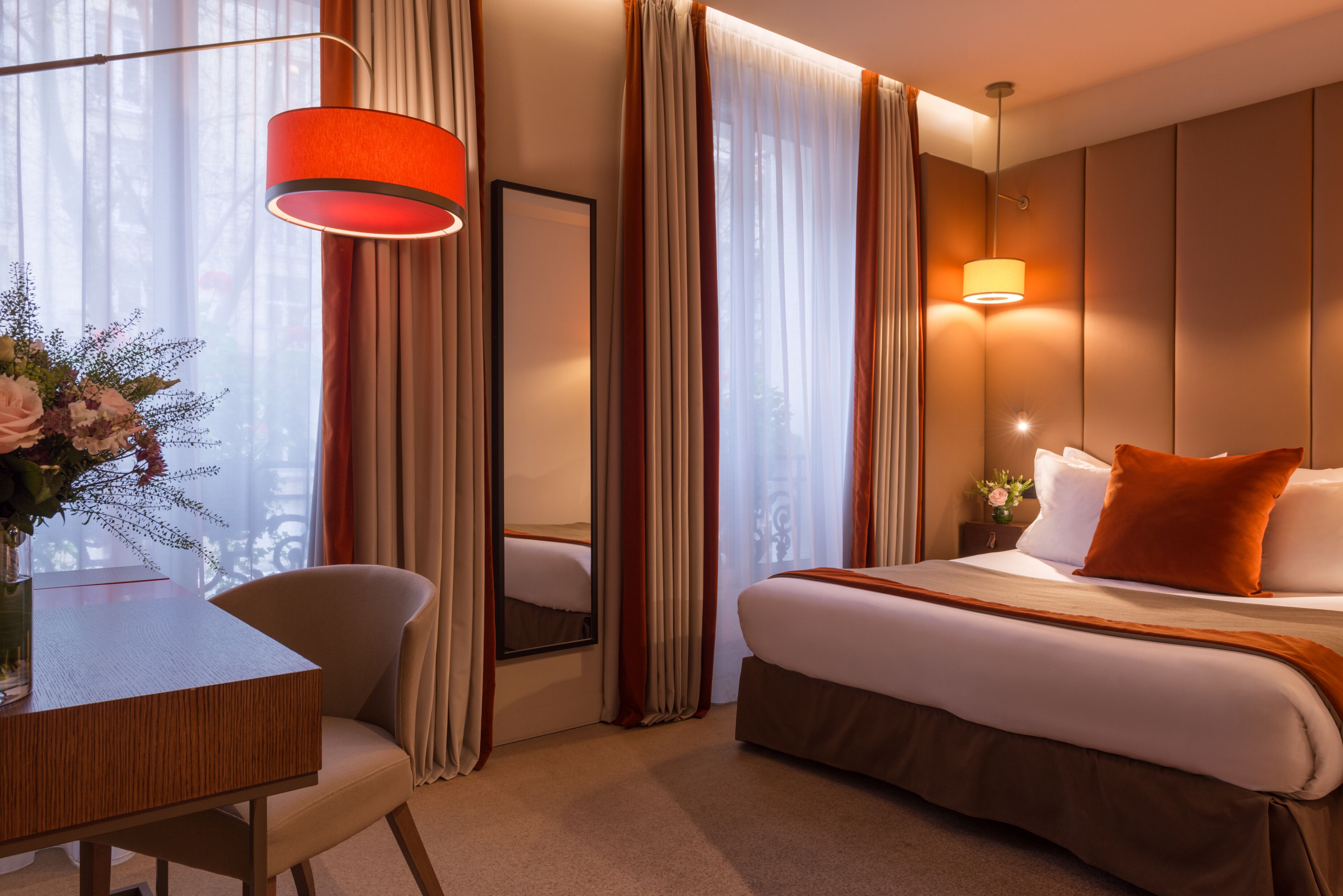 chambre executive vue tour eiffel | premium bedding, in-room safe, blackout curtains, soundproofing