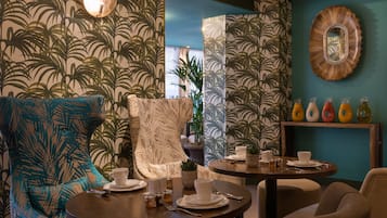 Café da manhã com buffet todos os dias (EUR 22 por pessoa)