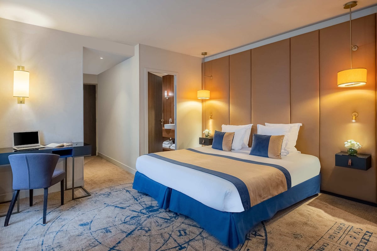 Junior Suite | Premium bedding, in-room safe, blackout curtains, soundproofing