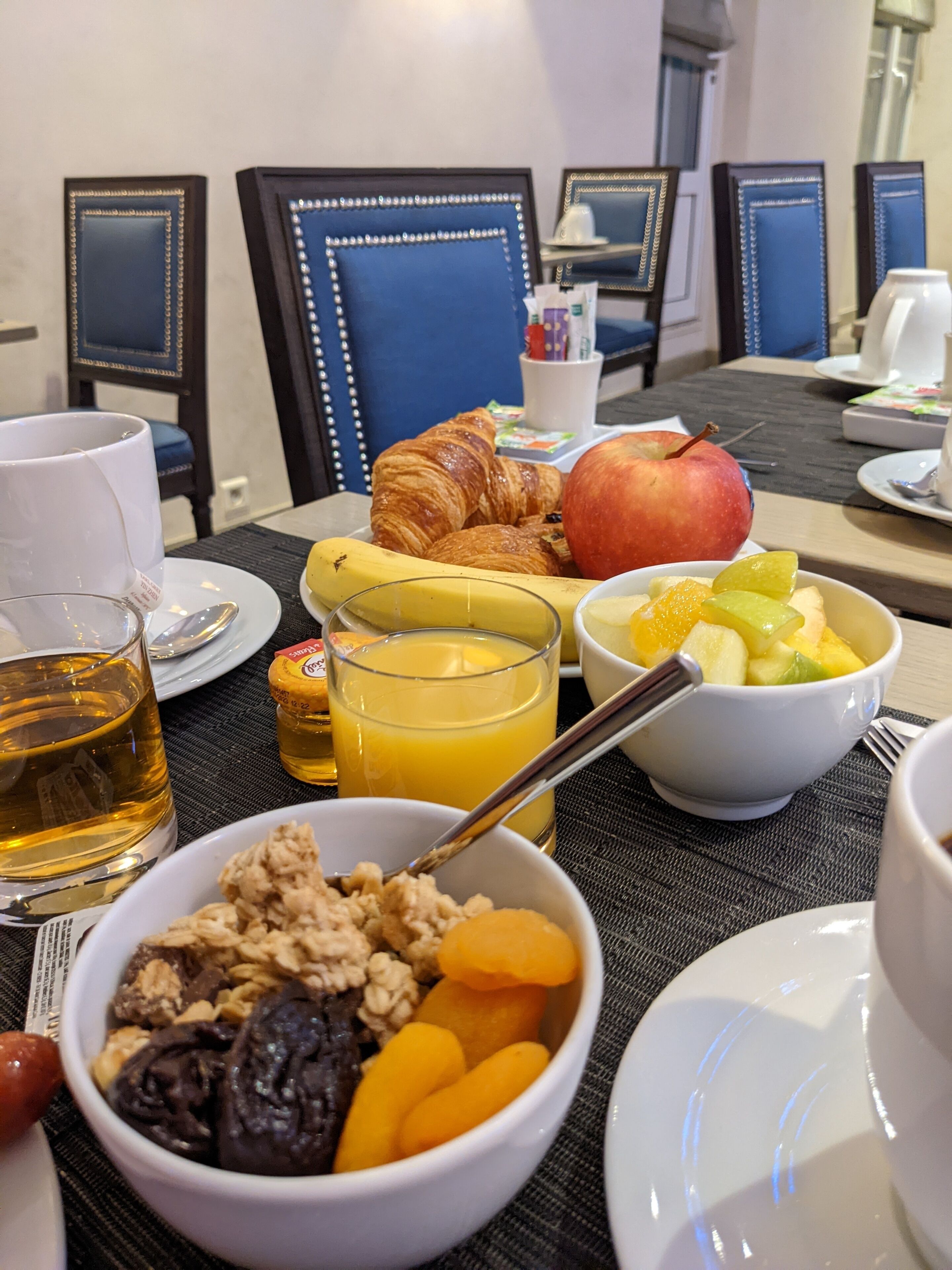 daily buffet breakfast (eur 18 per person)