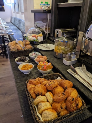 Daily buffet breakfast (EUR 18 per person)